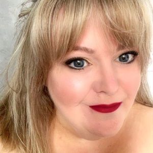 Meet your Posher, Pauline